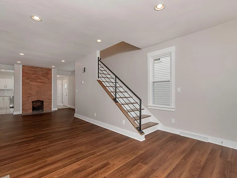 127 E 18th Ave — Photo 3