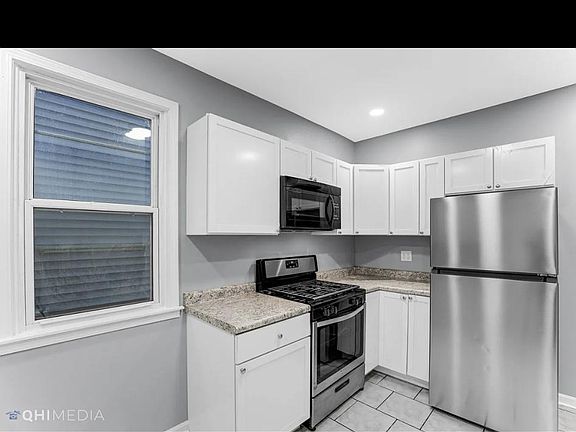 4th image of 2719 Walnut St #1