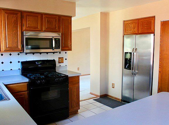 5th image of 20930 W Ardmore Cir