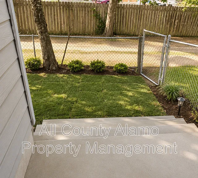 429 Zachry Dr — Photo 13