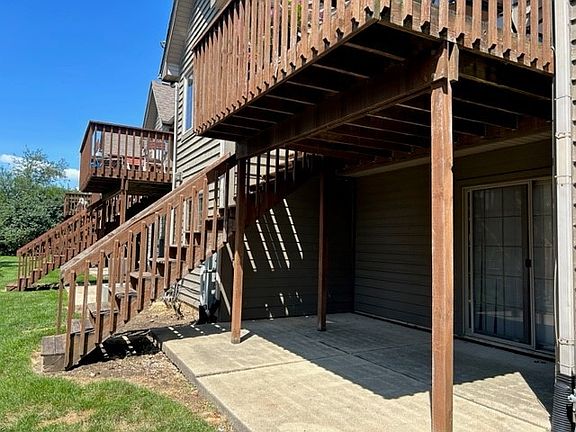 2nd image of 968 Ascot Dr #968
