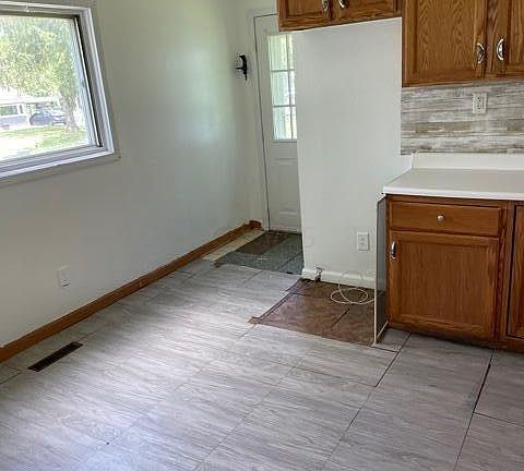 5th image of 2539 Ferris Park Dr N
