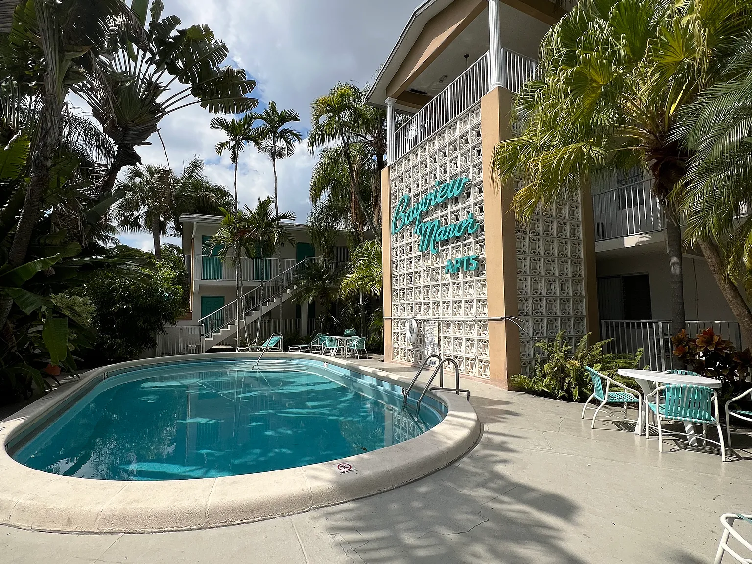 2 bed, 1000 sqft, $1,995 — Photo 3