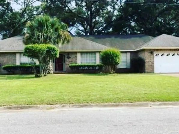 5705 Admiral Doyle Rd, Pensacola, FL 32506