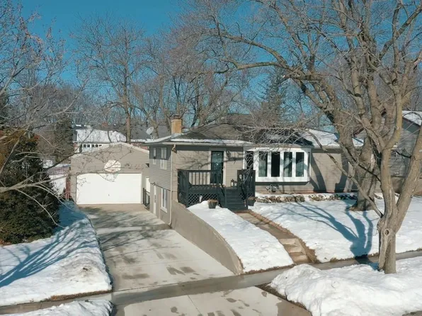 107 College Ave, Charles City, IA 50616