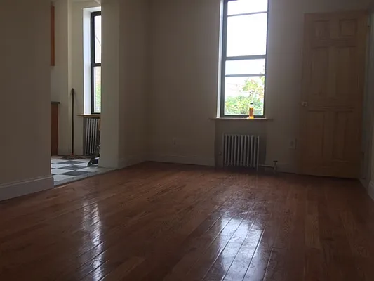 Rented by Alexander Bilu, LREB | media 29