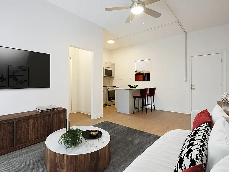 The Parkway Apartments — Photo 15
