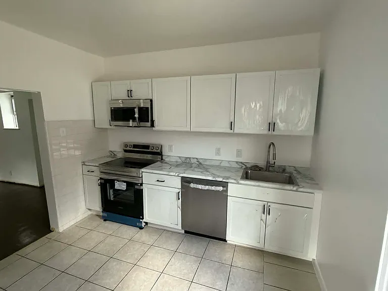 1371 Louisville Ave — Photo 1