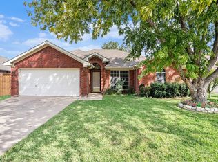 1020 Hannah St, Burleson, TX 76028