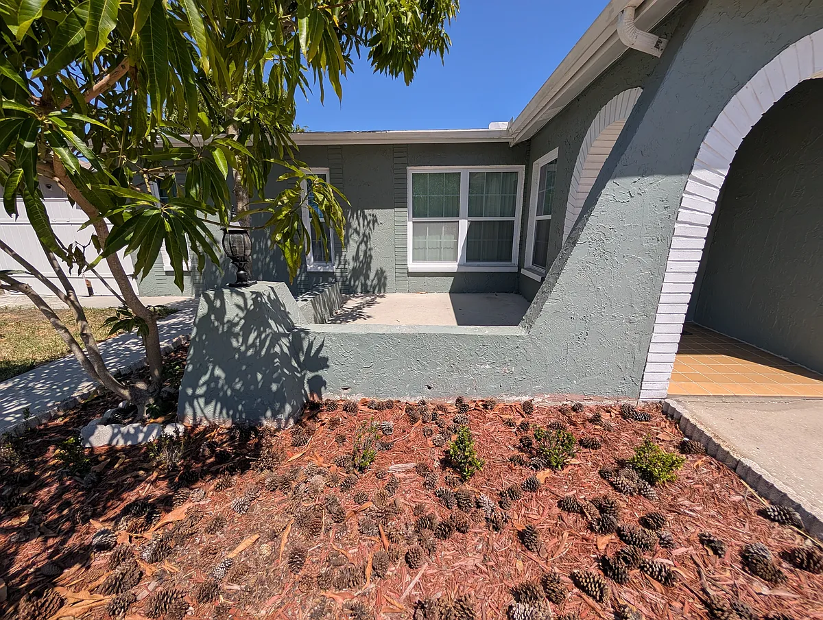 Building Photo - 6947 Bottle Brush Dr