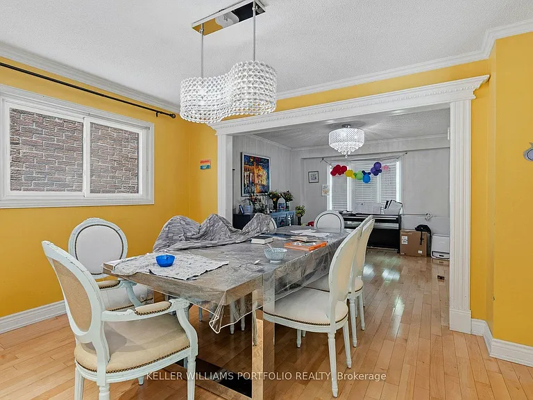 73 Jessica Gdns — Photo 11
