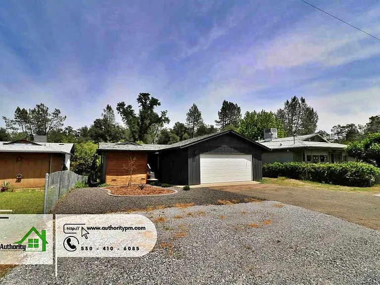 1833 Oregon Ave — Photo 6