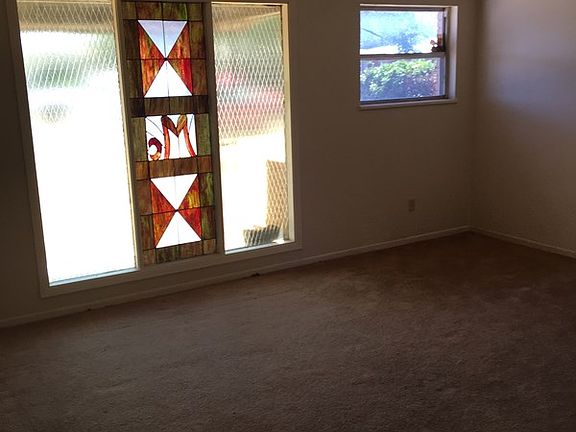 2nd image of 1417 Tulip Ln
