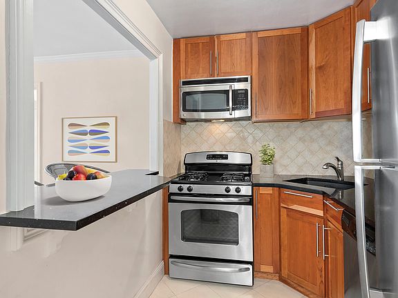 3rd image of 370 E 76th St APT A1105