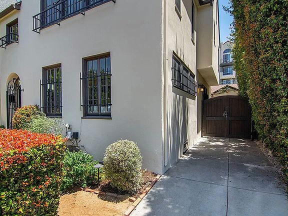 3rd image of 404 S Cloverdale Ave