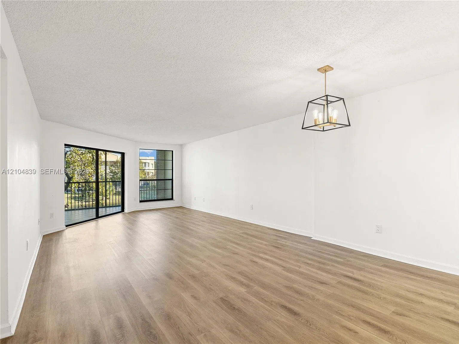 Fairfax Condominium H — Photo 2