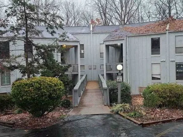 10296 Iron Mill Rd, North Chesterfield, VA 23235