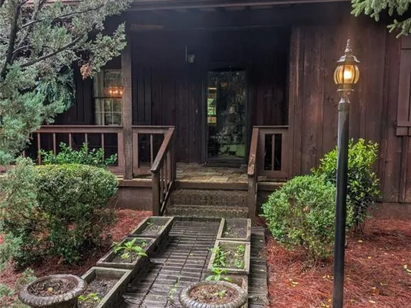 94 Yonah St, Helen, GA 30545