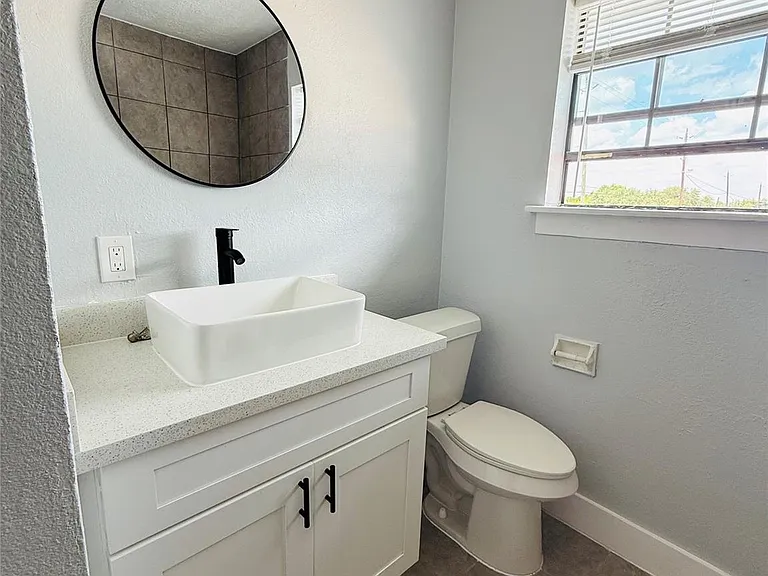 1125 Ann St #13 — Photo 4
