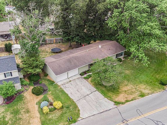 2nd image of 1627 E Lake Dr