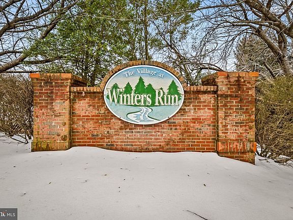 4th image of 725 Shallow Ridge Ct