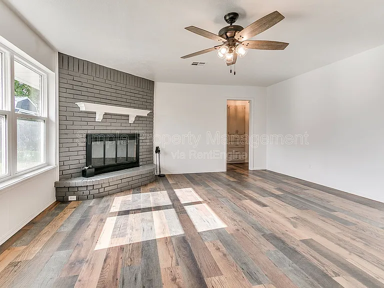 2401 Fedderson Dr — Photo 5
