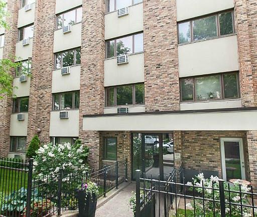 3rd image of 627 W Wrightwood Ave #1416
