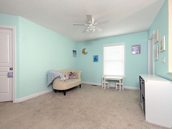 4th image of 845 Emerald Dr