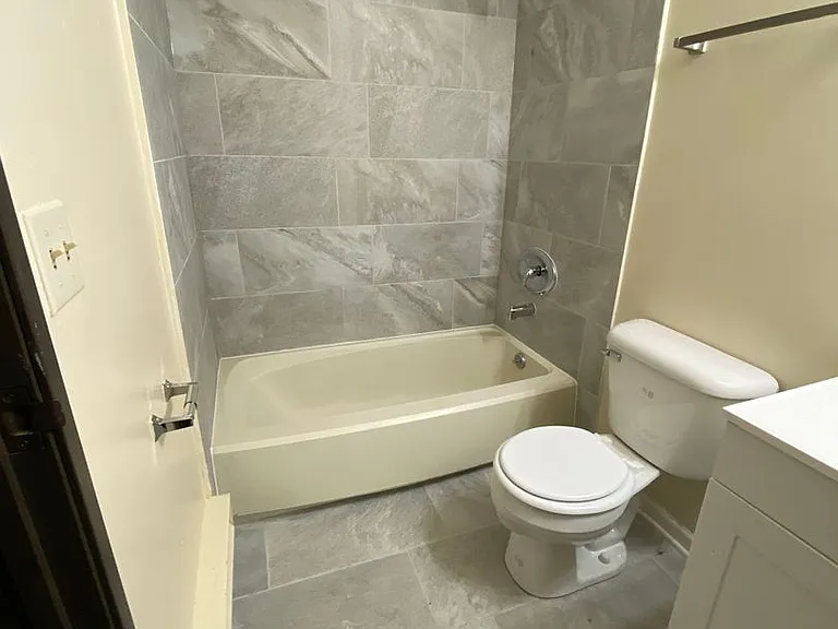 7501 W Green Tree Rd — Photo 8
