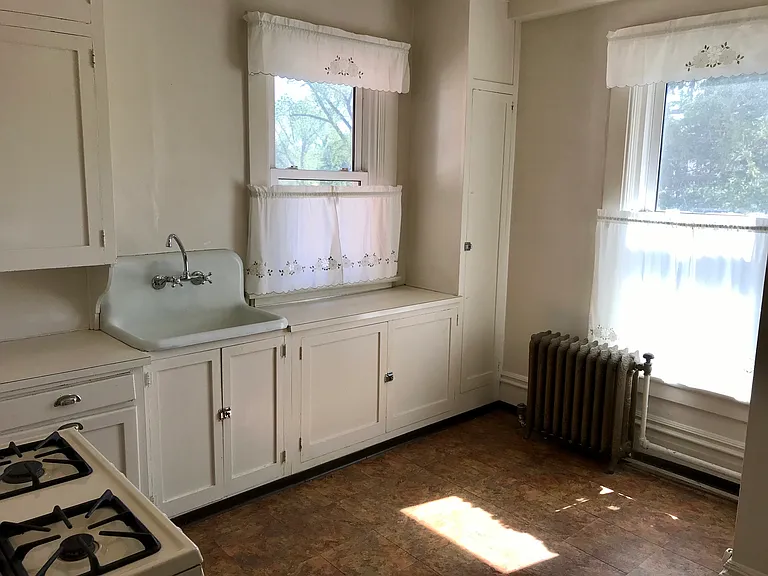 719 E Grand Ave #4 — Photo 4