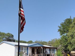 218 Mil Encinos, Adkins, TX 78101