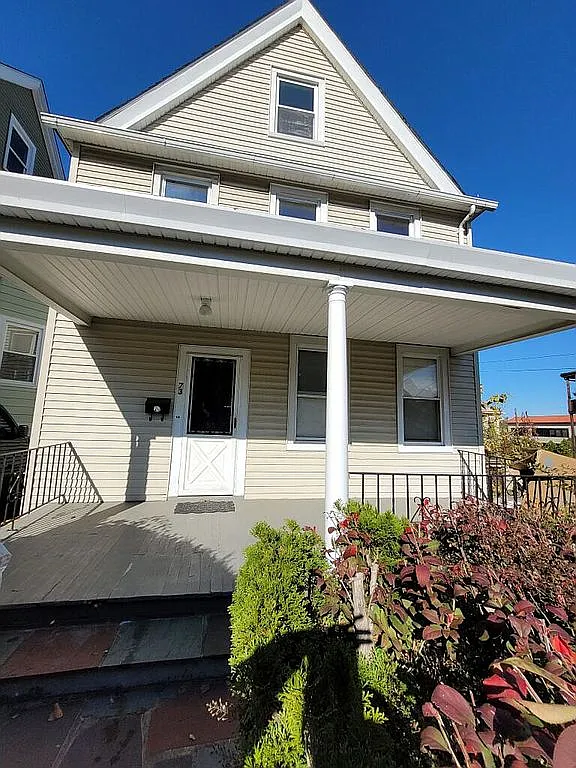 73 Robertson Ave photo 1