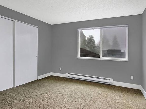 3rd image of 305 Bedrock Dr