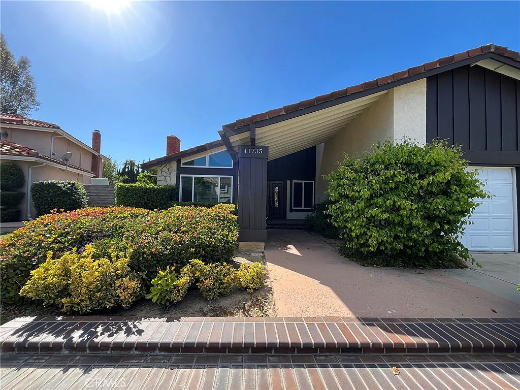 Building Photo - 11735 La Tierra Ct