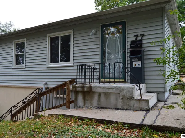 77 Country Club Rd, Ralston, NE 68127