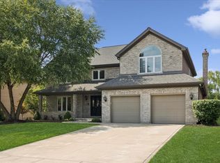 2066 Bunker Cir, Naperville, IL 60563