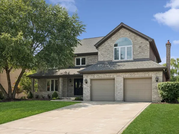 2066 Bunker Cir, Naperville, IL 60563