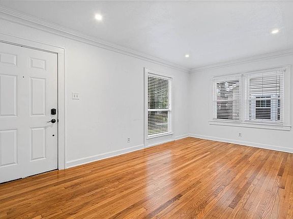 5th image of 107 Westwood St
