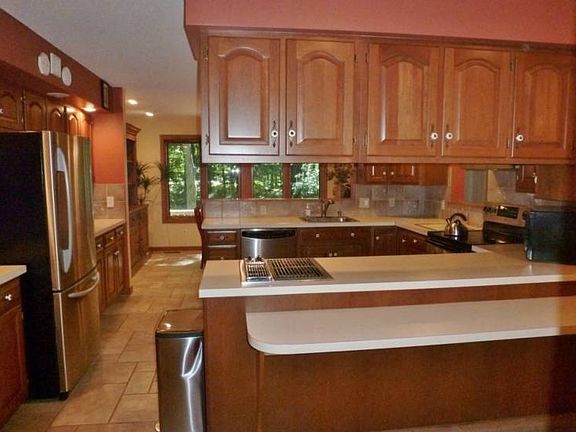 Another view of the many cabinets--storage is not a problem here!