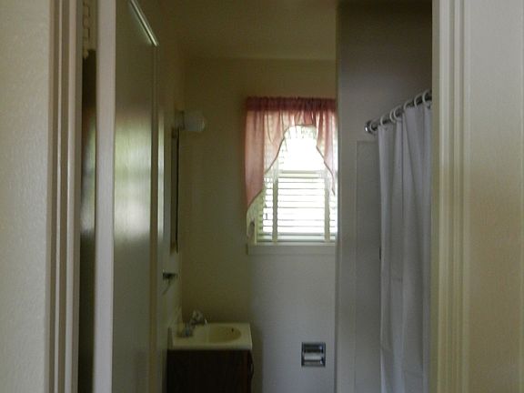 5th image of 1640 Rood Ave