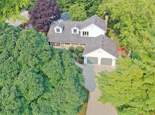 37 Deerpath Rd, Lake Zurich, IL 60047