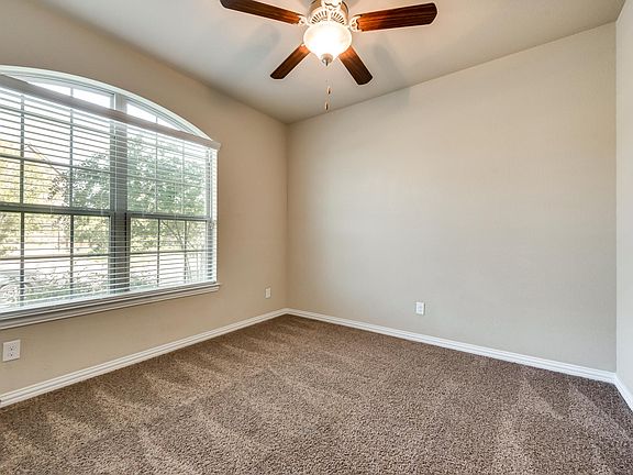 4th image of 1404 Nacona Dr