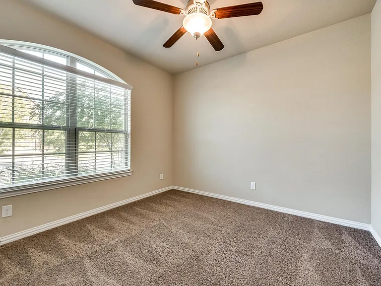 1404 Nacona Dr — Photo 4