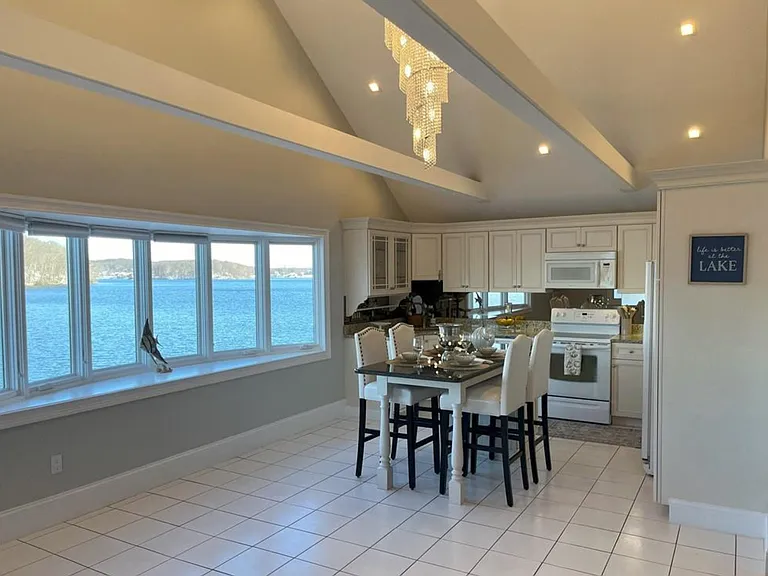 815 S Lake Blvd — Photo 2