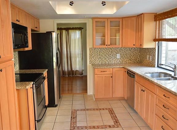 2nd image of 1810 Linda Ln