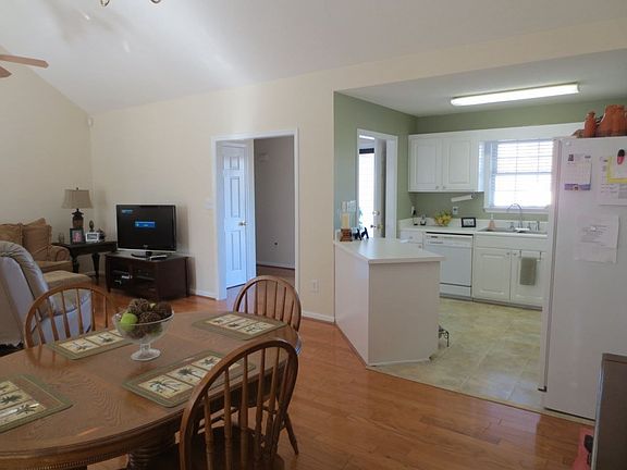 4th image of 271 Augustine Dr