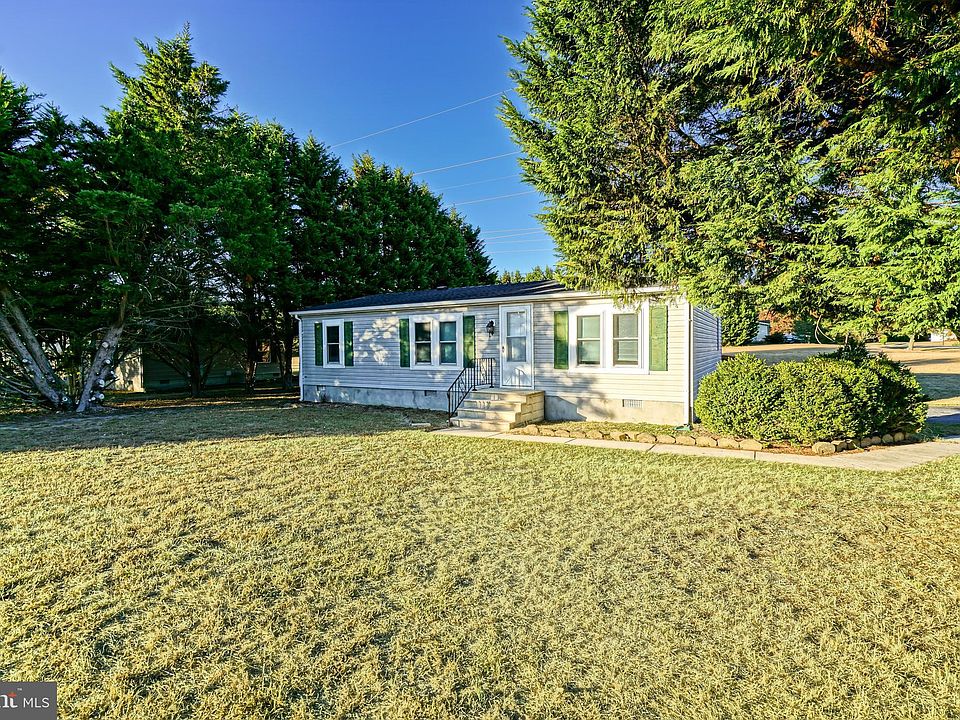 1st image of 14 Circle Dr E