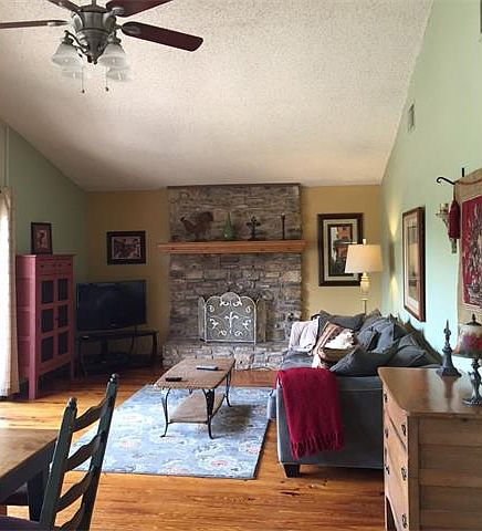 1st image of 214 Woodcreek Dr