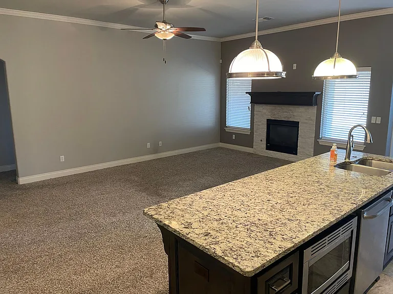 4205 SE 38th St — Photo 3