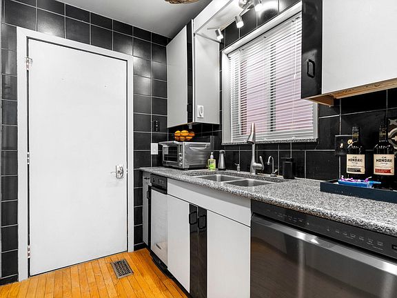 3rd image of 48461 Bayshore Dr
